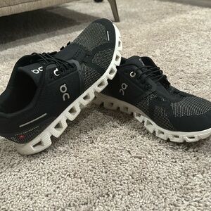 7.5 women’s on clouds, like new on cloud 5